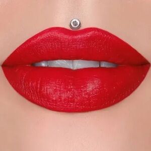 Jeffree star cosmetics velvet trap, lipstick Red Affair